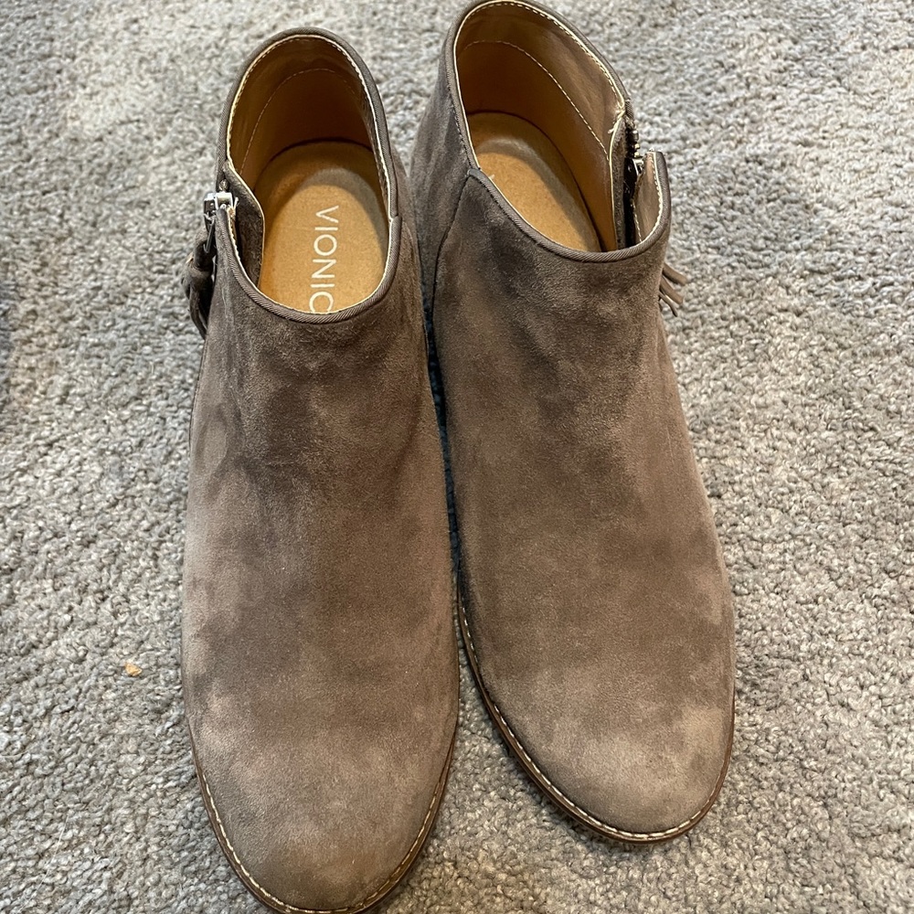 **Vionic Booties** - Picture 5 of 6